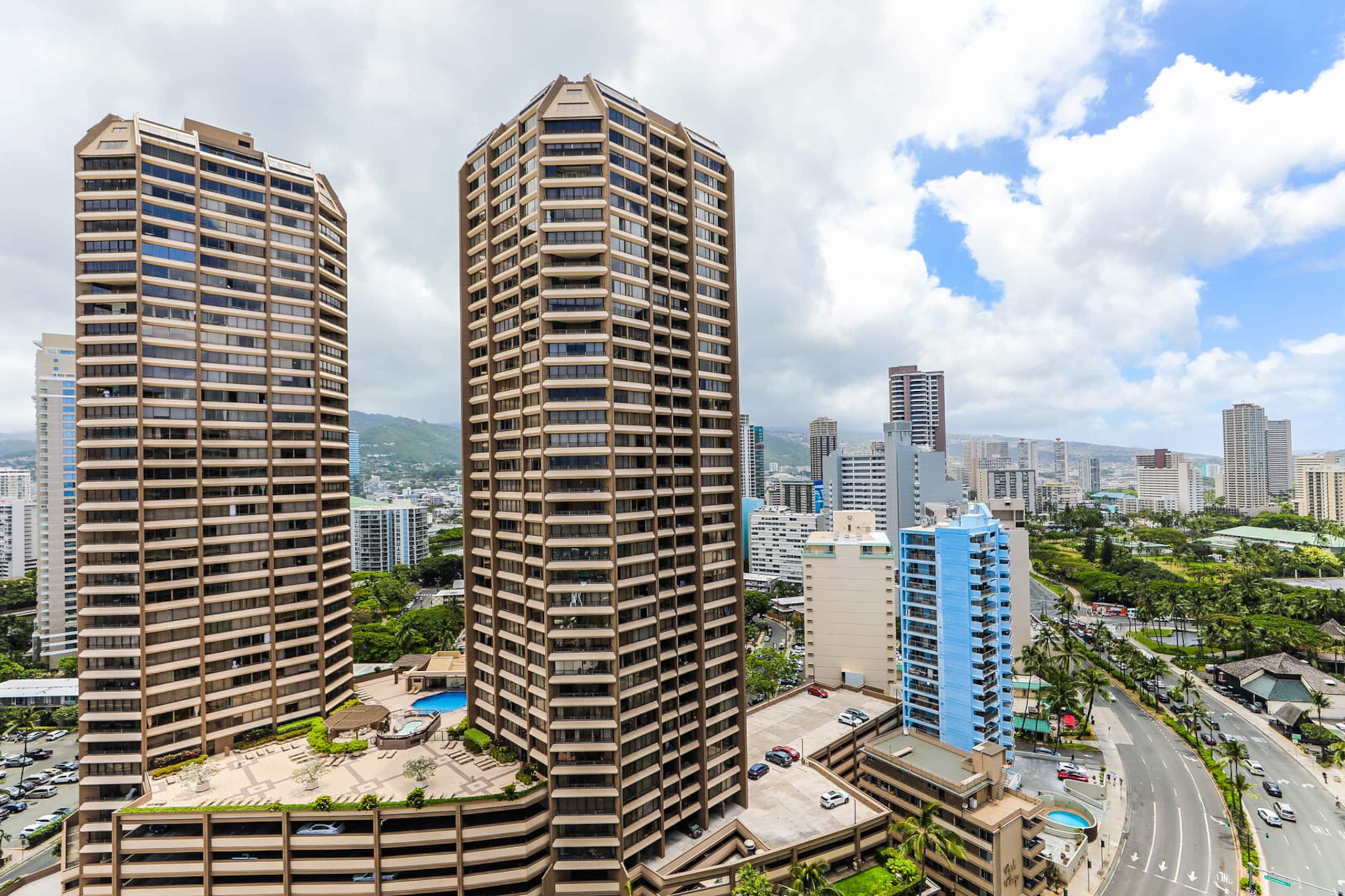 Breezy City Views, Close to Beach! - Image 16