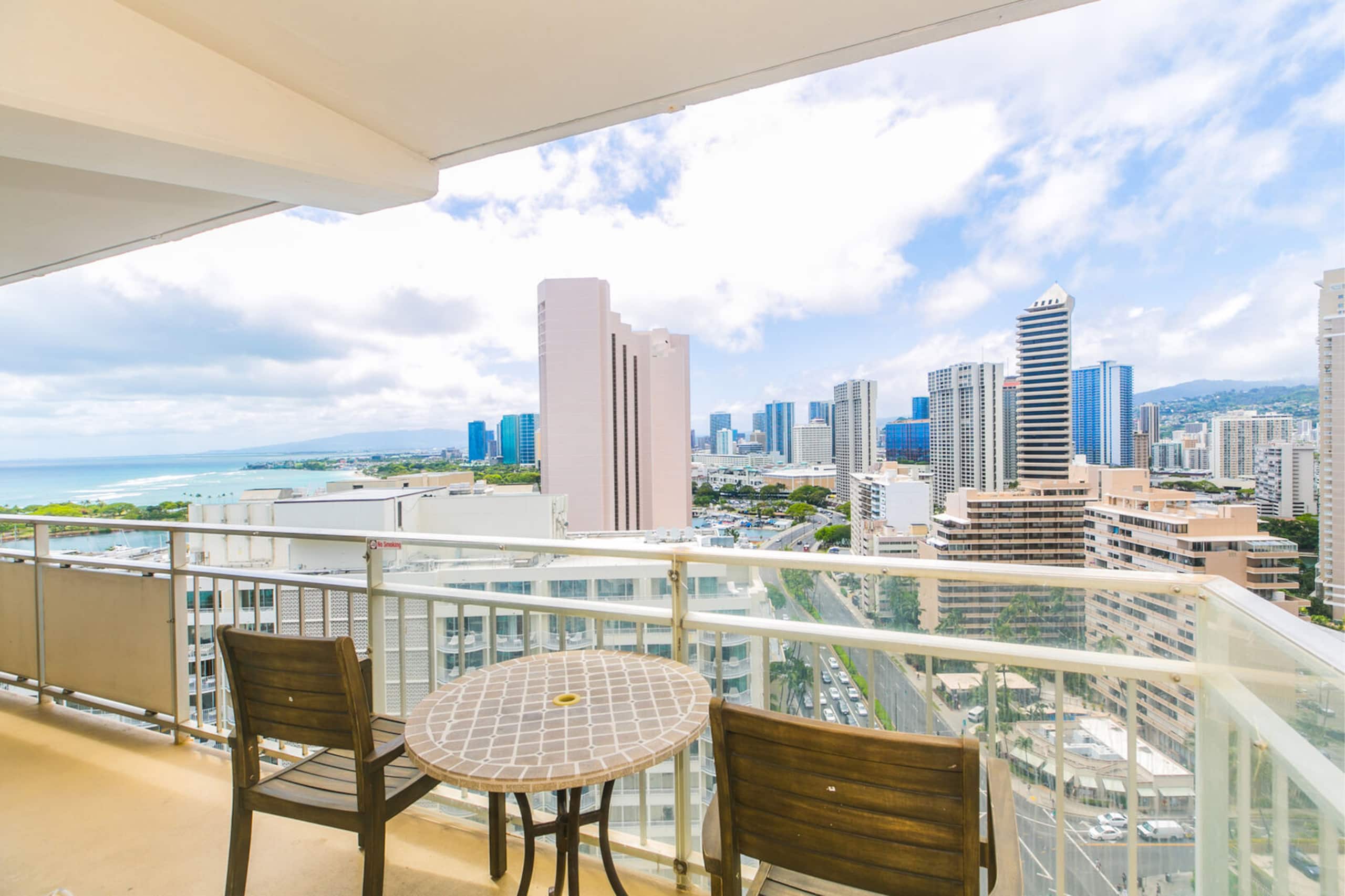 Breezy City Views, Close to Beach! - Image 20