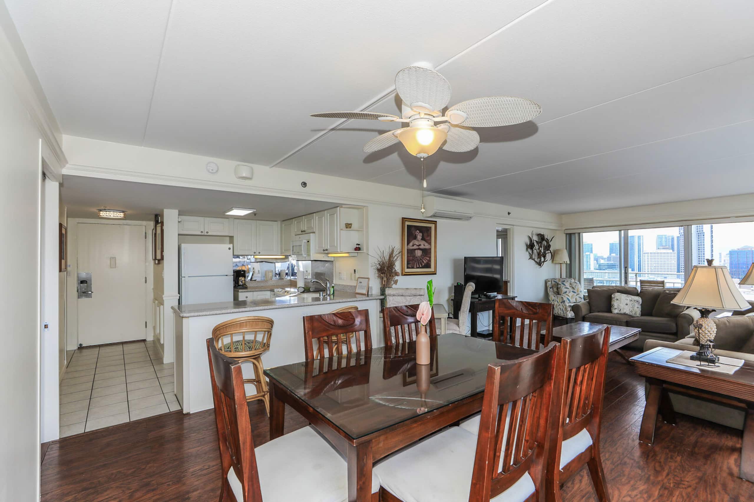 Breezy City Views, Close to Beach! - Image 5