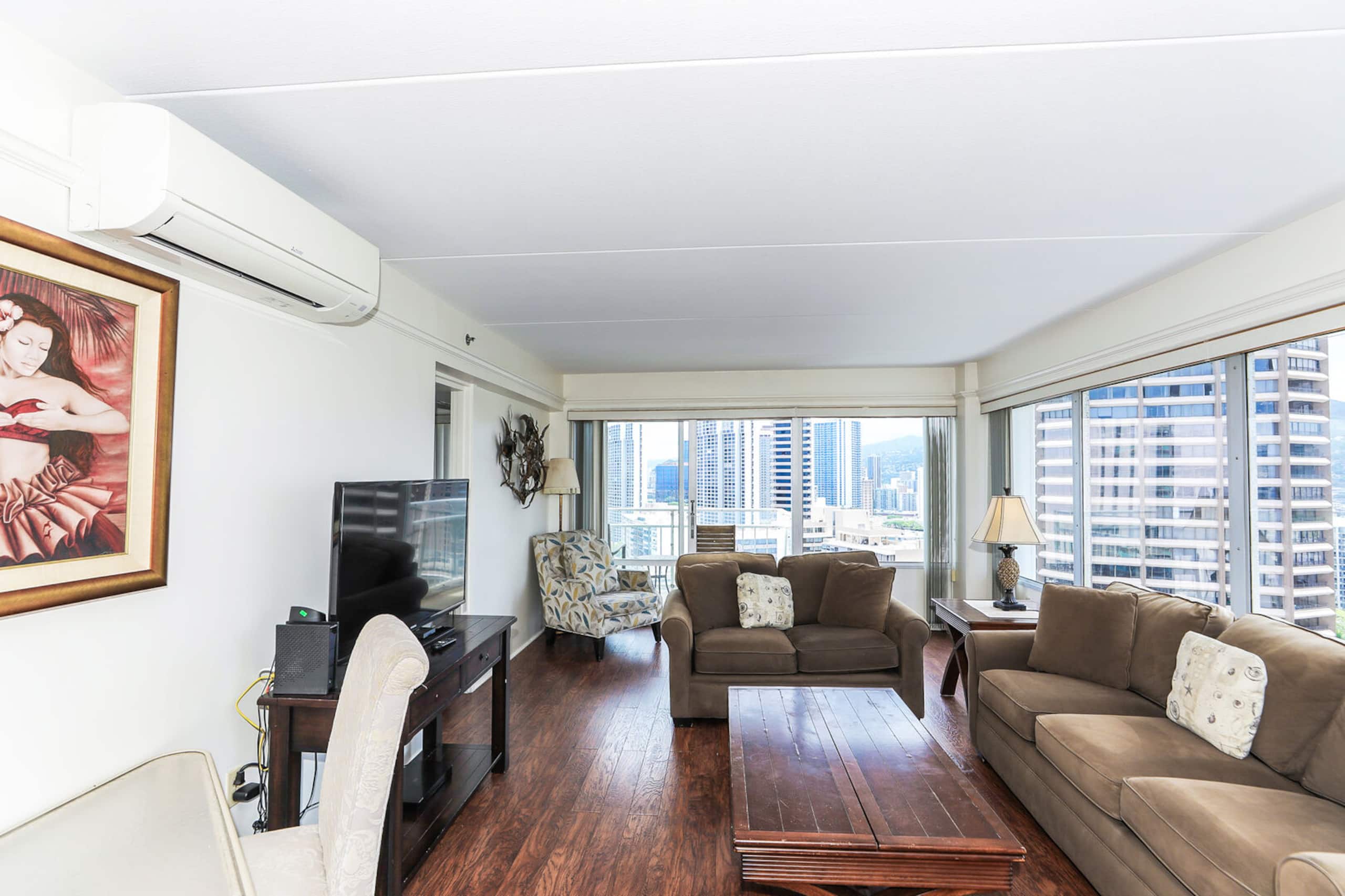 Breezy City Views, Close to Beach! - Image 2