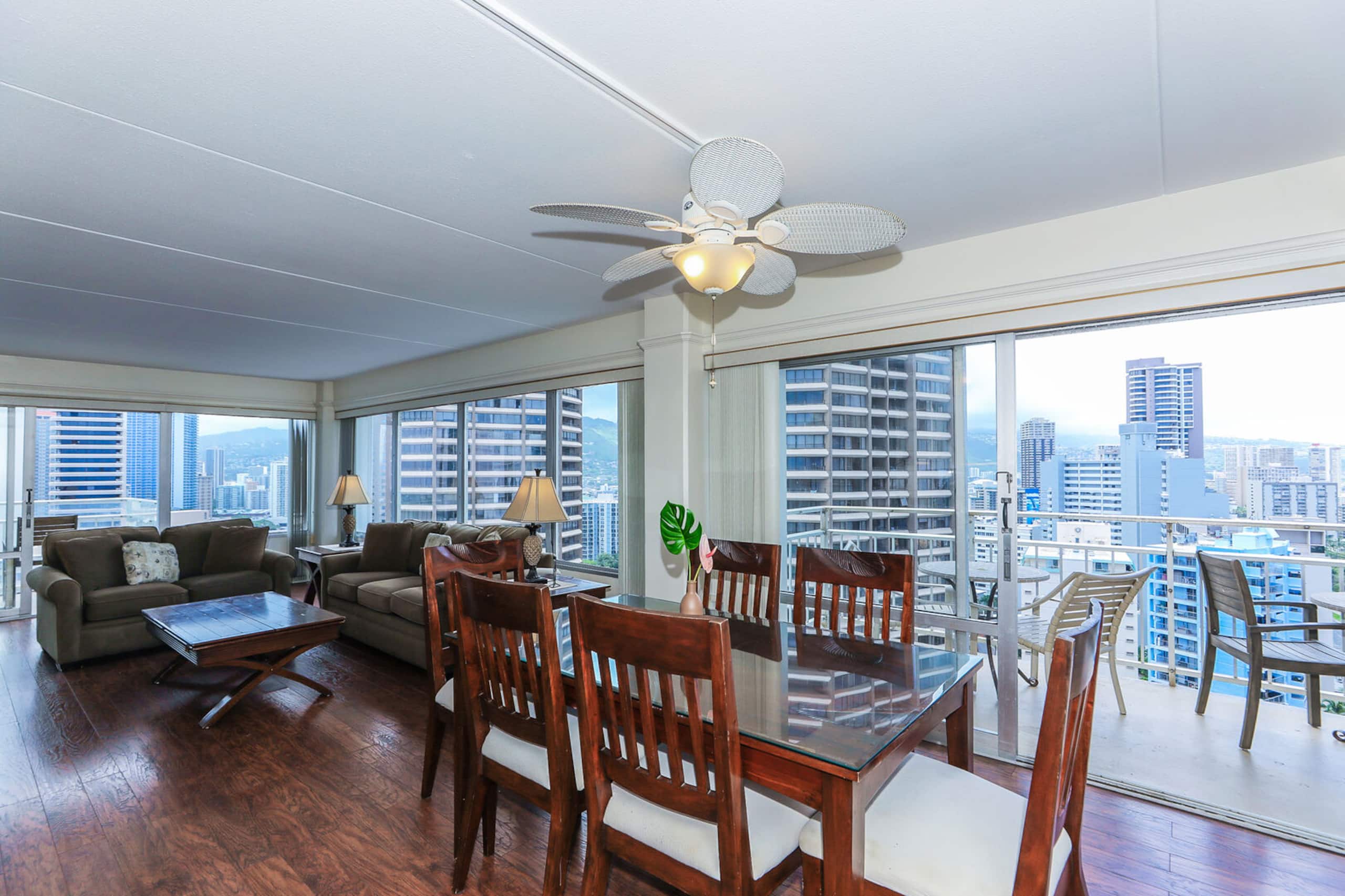 Breezy City Views, Close to Beach! - Image 6