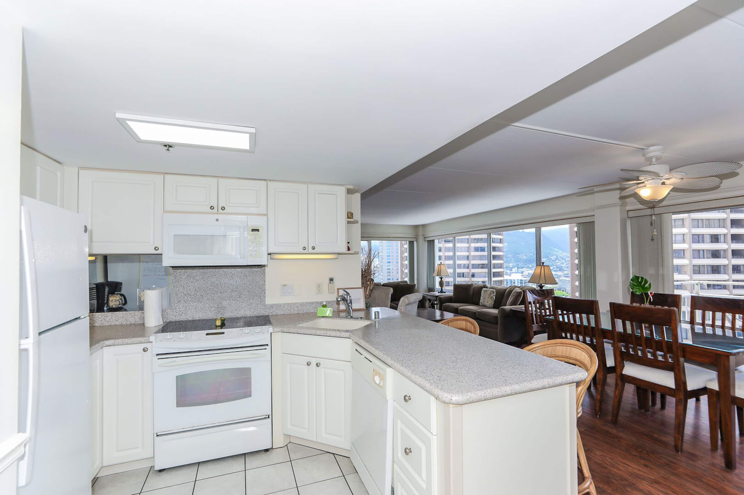 Breezy City Views, Close to Beach! - Image 10