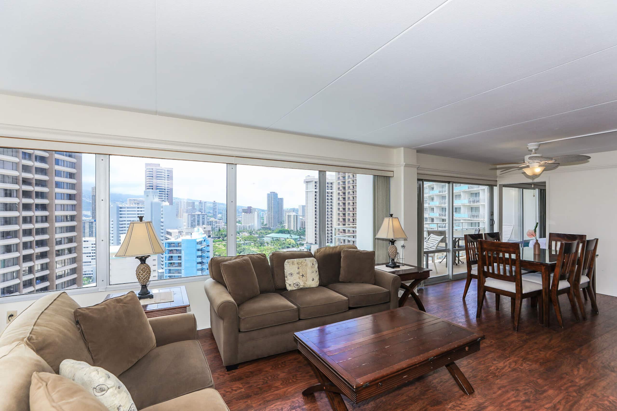 Breezy City Views, Close to Beach! - Image 3