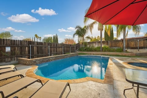 California Sunshine Retreat- Heated Pool & Jacuzzi