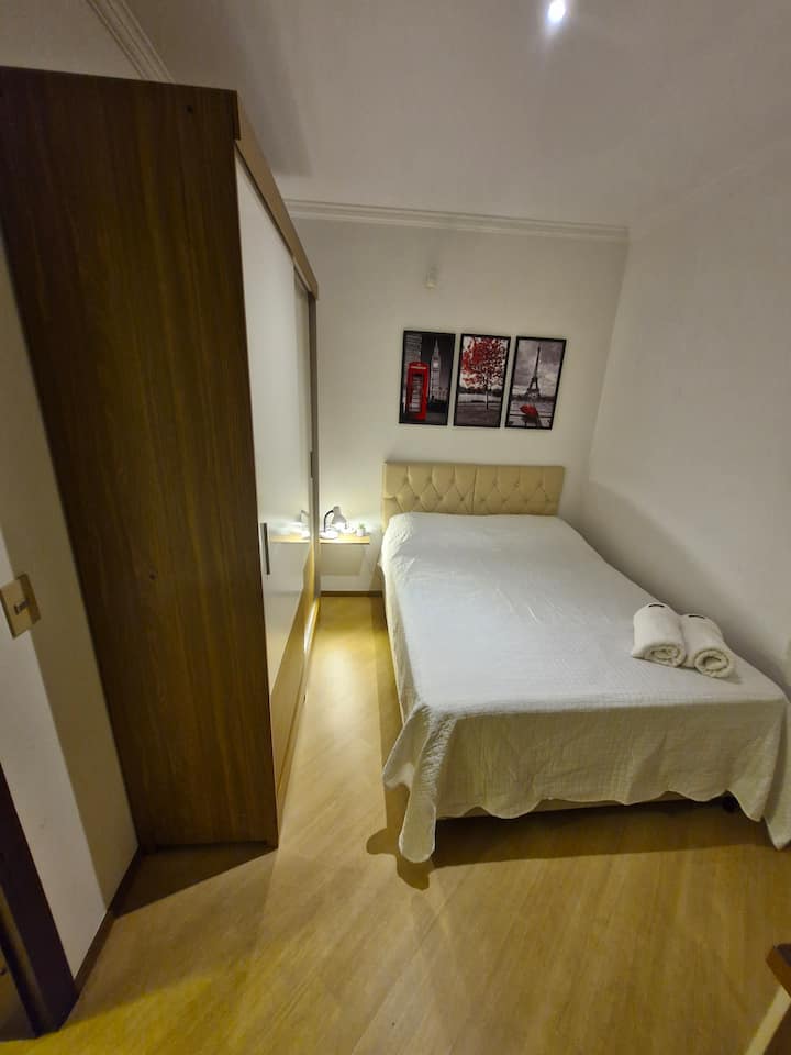 双人床/衣柜/32英寸电视