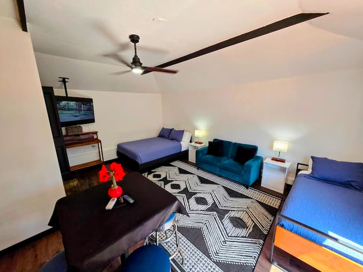 420 Friendly Sweet Lil' Guesthouse By Sofi & Lax - Culver City, CA