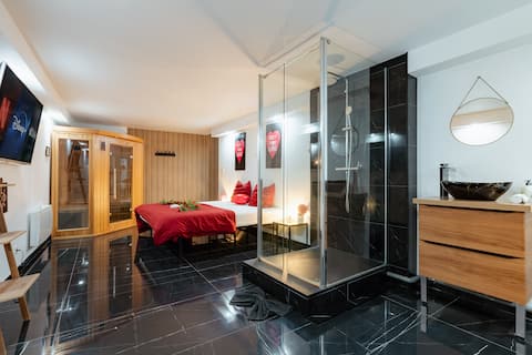 Romantic Suite with Private Spa & Sauna