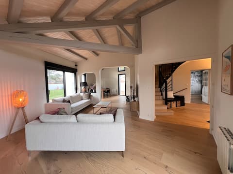 Villa 9 pers , 100m plage + jacuzzi