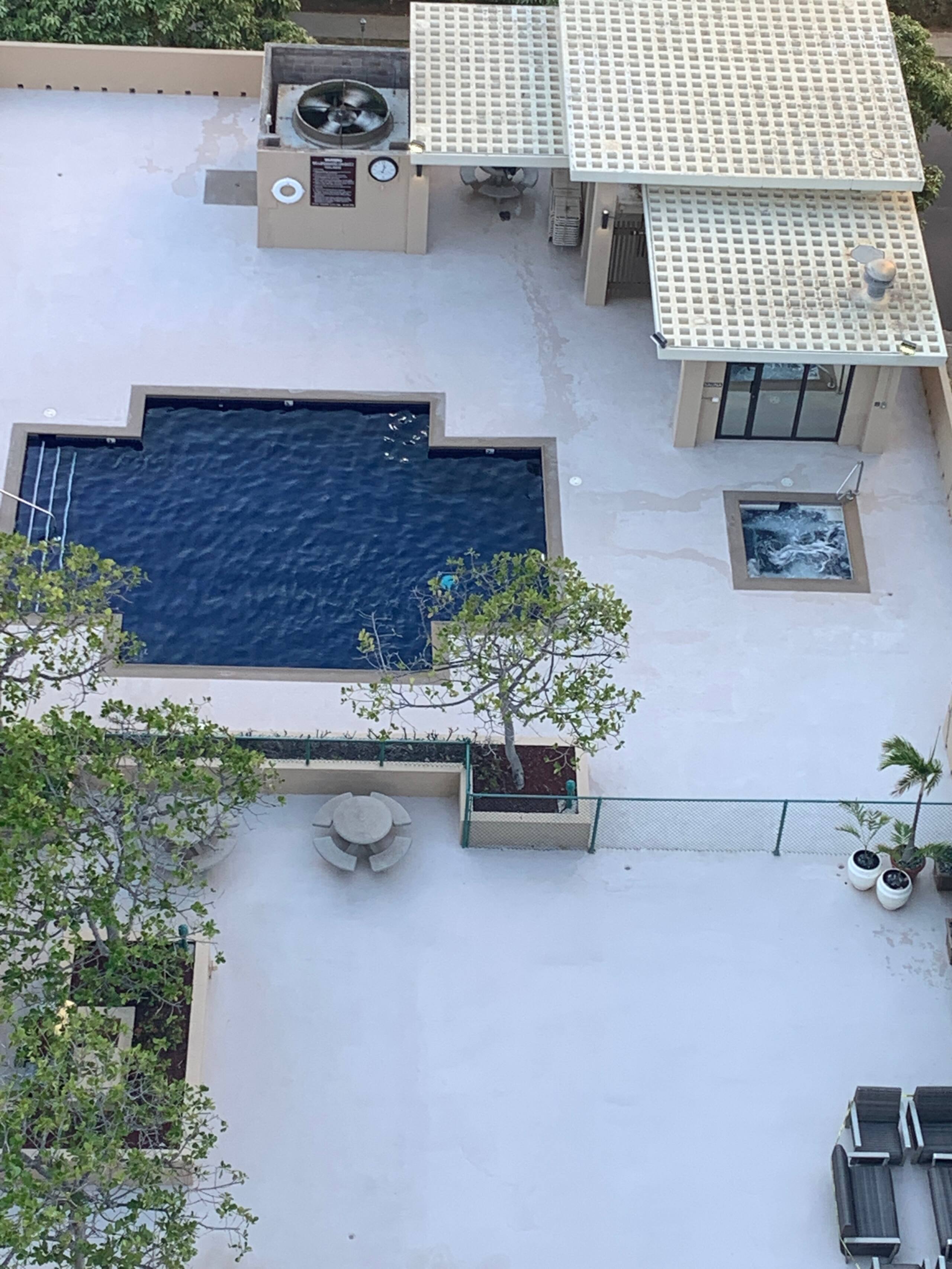 Condo in Honolulu · ★4.7 · 2 bedrooms · 2 beds · 2 private baths - Image 13