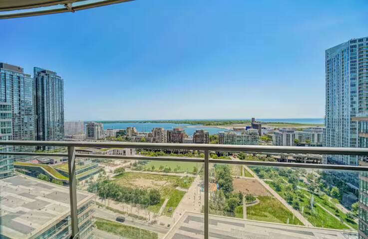 Modern Lakeview condo in Toronto downtown