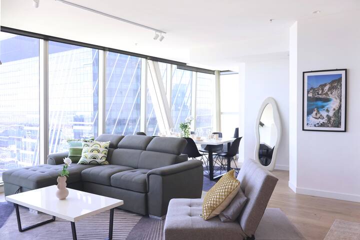 Exclusive Skyhigh Wide view 3B2B Apt Pool & Gym gallery image 2