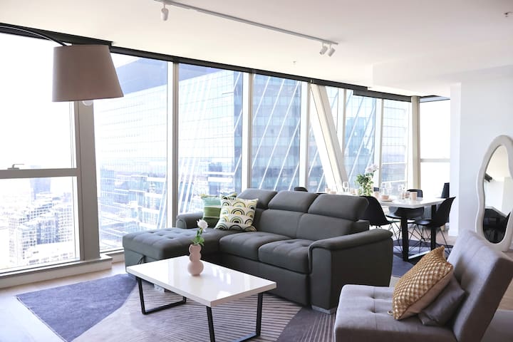 Exclusive Skyhigh Wide view 3B2B Apt Pool & Gym