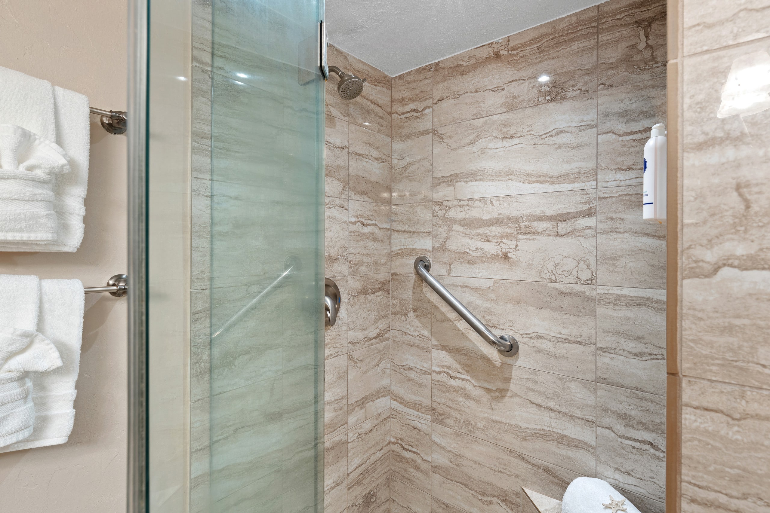 Condo in Lahaina · ★4.81 · 1 bedroom · 2 beds · 1 bath - Image 28