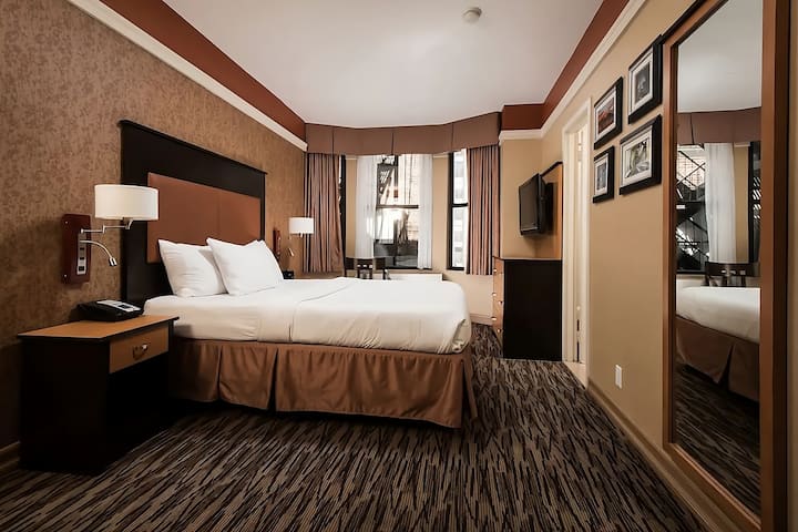 Relaxation Meets Convenience! Pets Allowed - New York