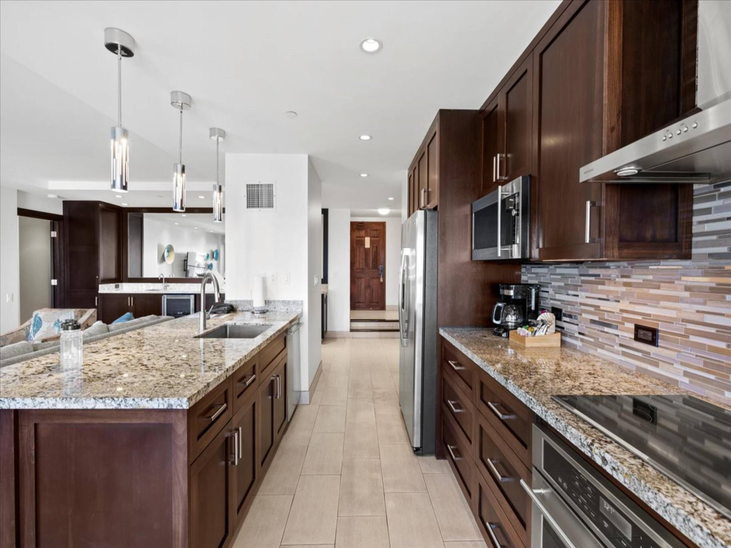 Condo in Lahaina · ★4.94 · 2 bedrooms · 3 beds · 2 baths - Image 8