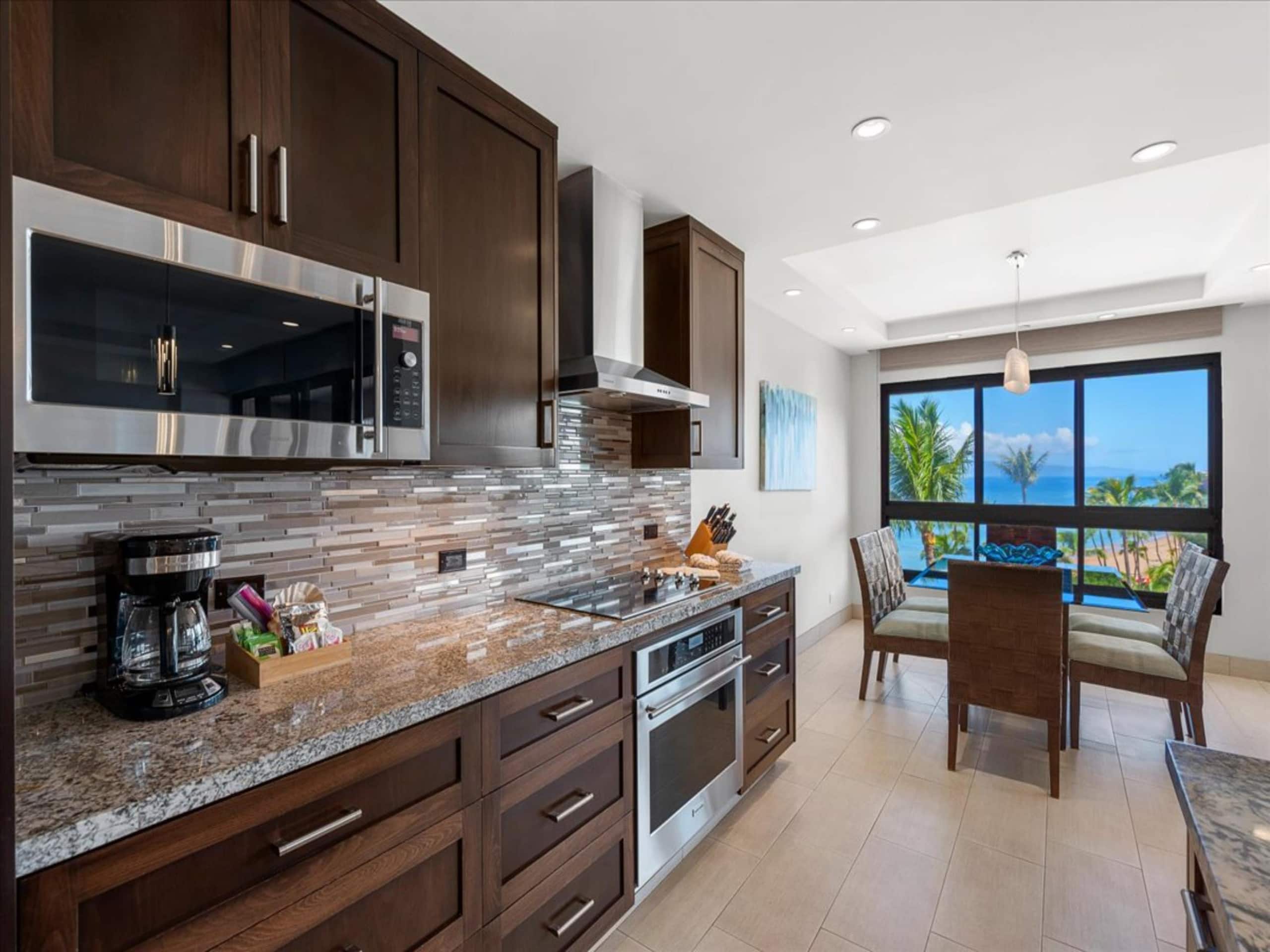 Condo in Lahaina · ★4.94 · 2 bedrooms · 3 beds · 2 baths - Image 11