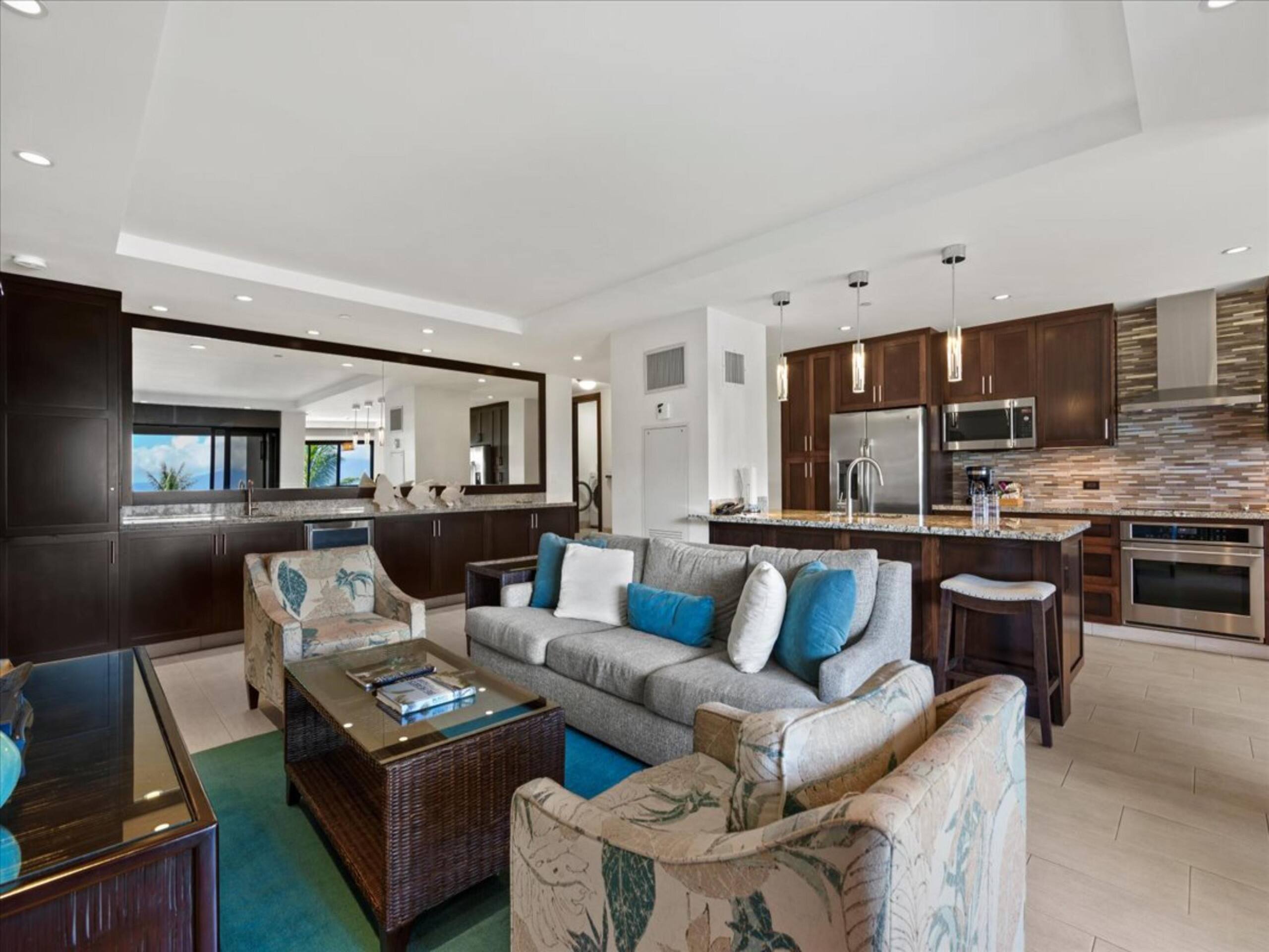 Condo in Lahaina · ★4.94 · 2 bedrooms · 3 beds · 2 baths - Image 7