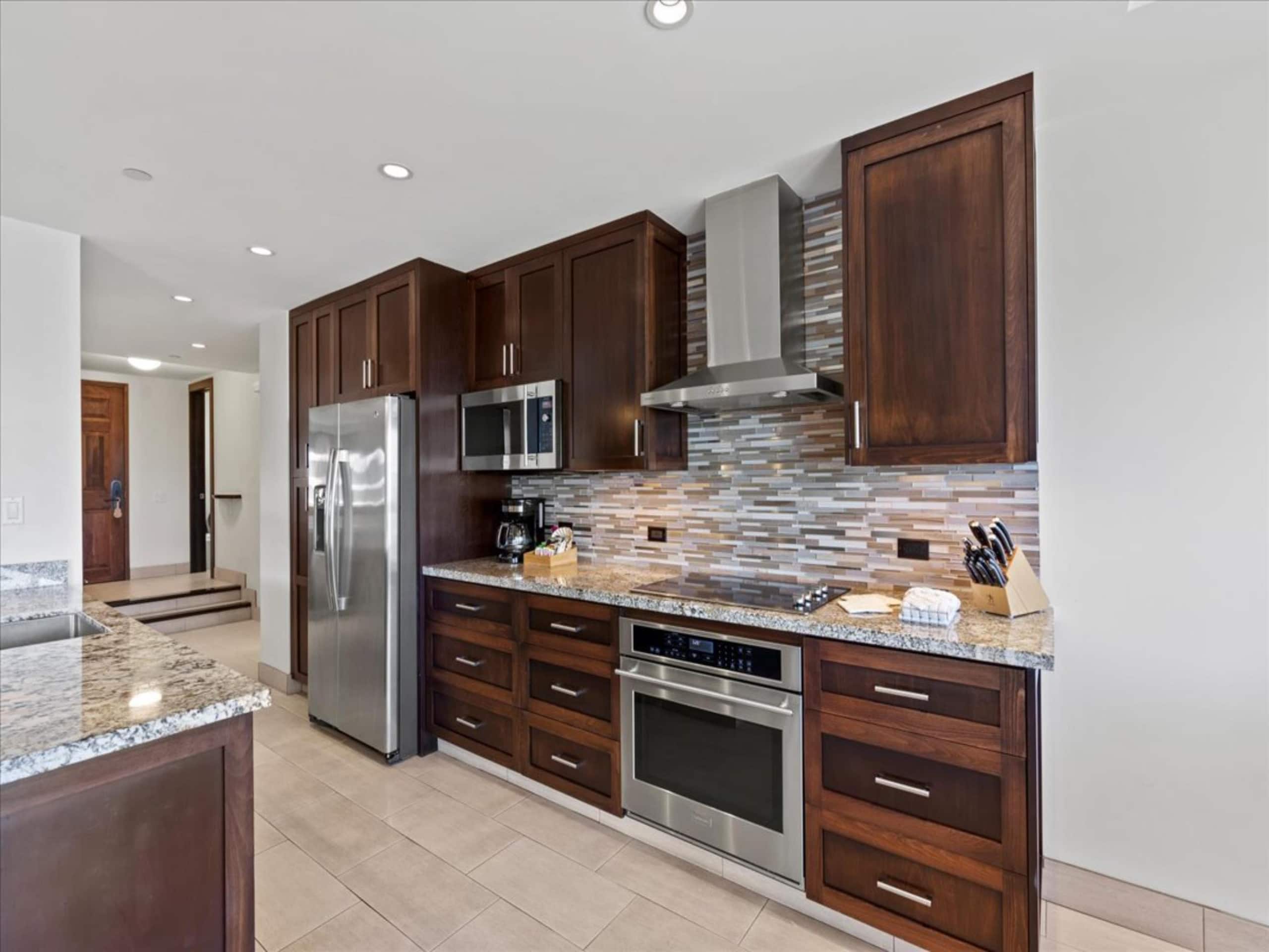 Condo in Lahaina · ★4.94 · 2 bedrooms · 3 beds · 2 baths - Image 9