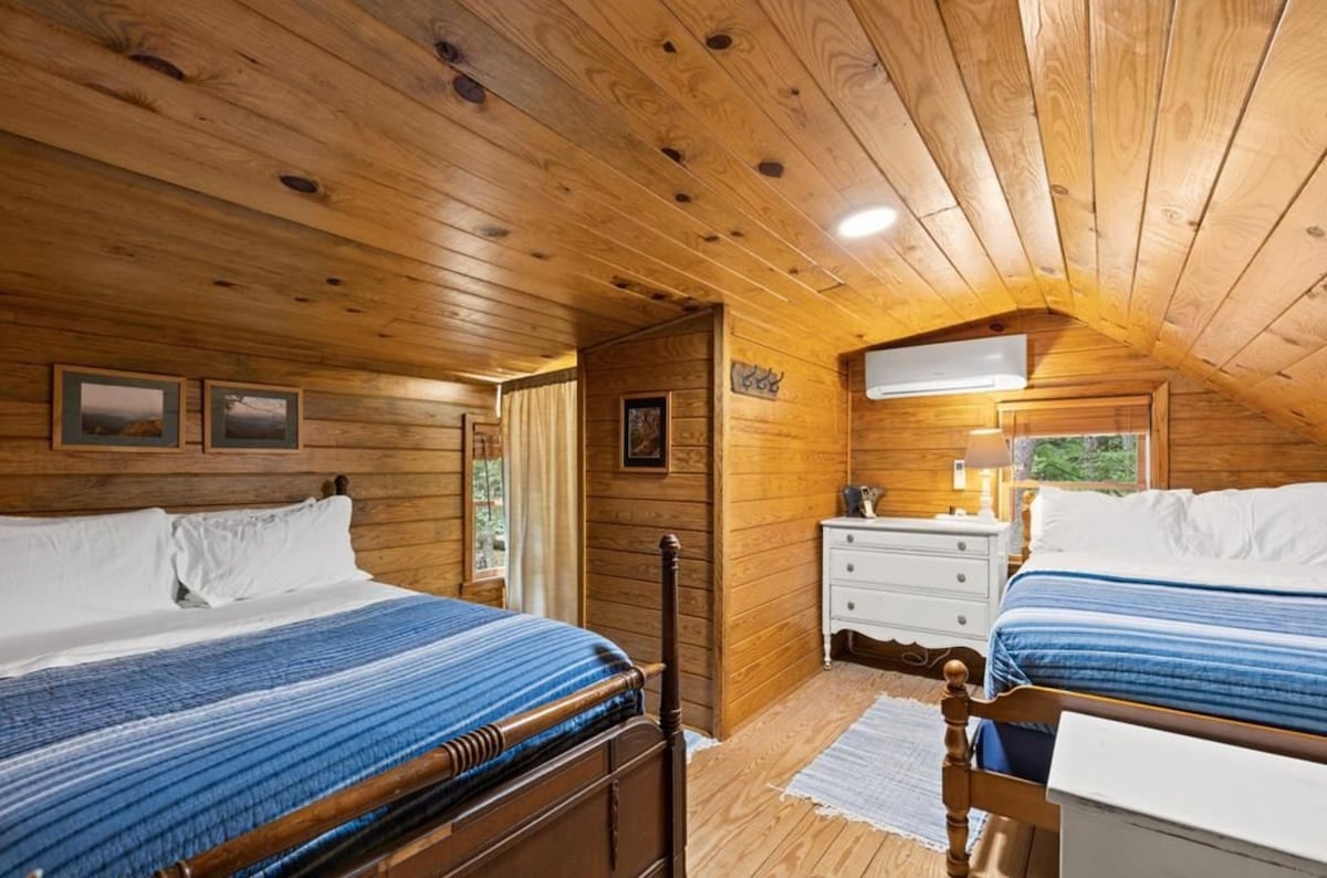 A full beds for a 3rd person. Max occupancy is 3 people.  Half bathroom.