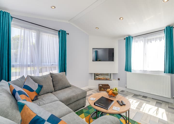 Buxton Pet Friendly Lodge With Hot Tub - Leek