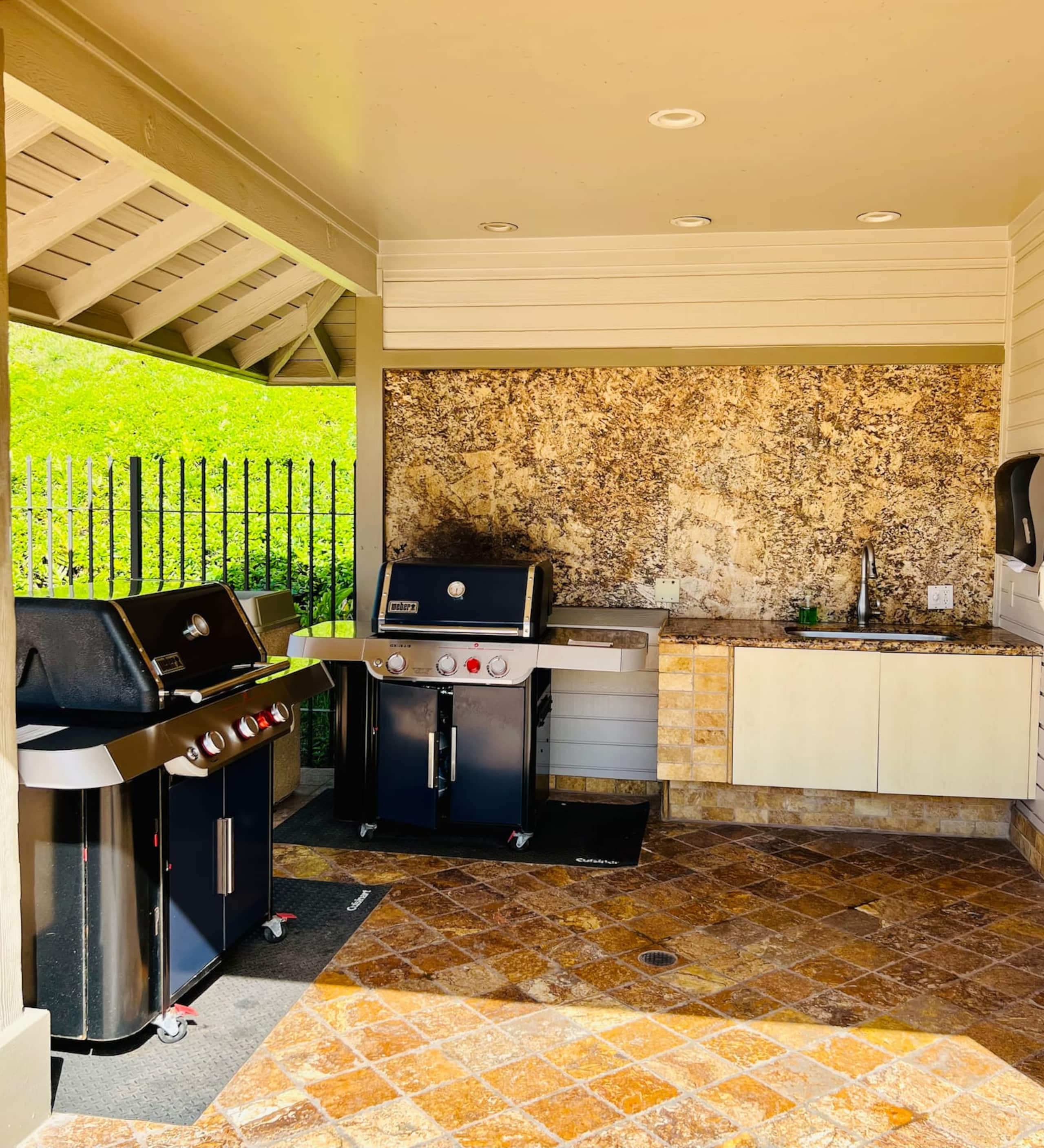 Villa in Lahaina · ★4.91 · 1 bedroom · 2 beds · 2 baths - Image 9