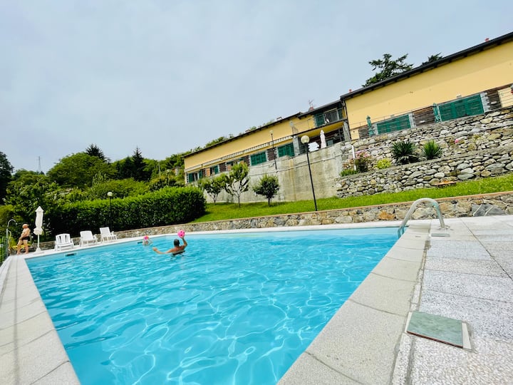 Apartment Acacia, Terrace Garden And Pool - Deiva Marina