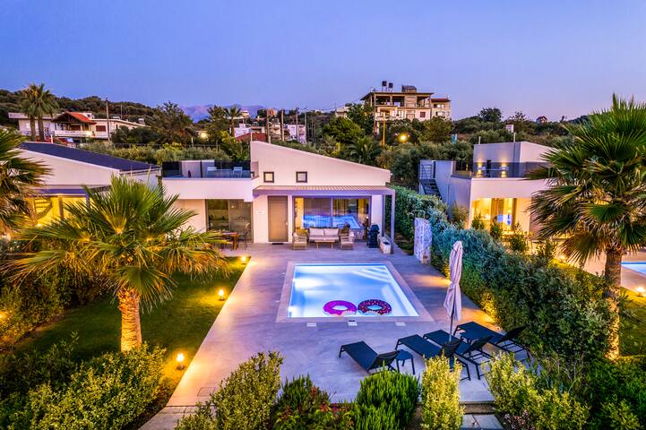 Walk to Beach (290m) & Near Chania / Heated Pool gallery image 2