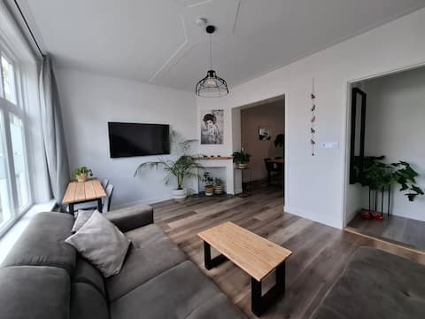 Canal Apartment + Garden 10 mins walk center