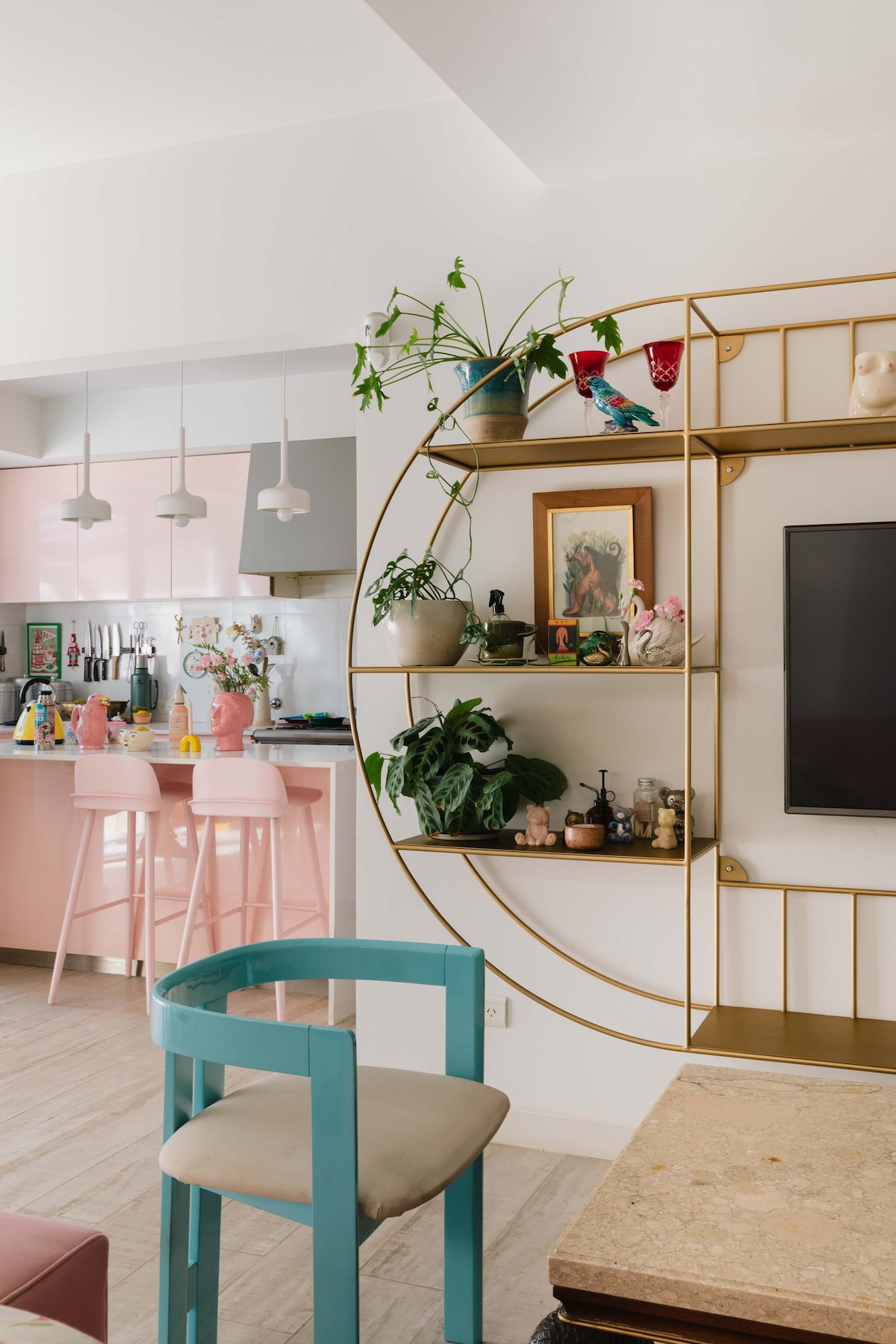 Habitación con baño privado y acceso a jardín con pileta en Villa Urquiza