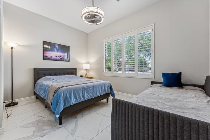 Ორადგილიანი საწოლი დამატებითი ორადგილიანი საწოლით 