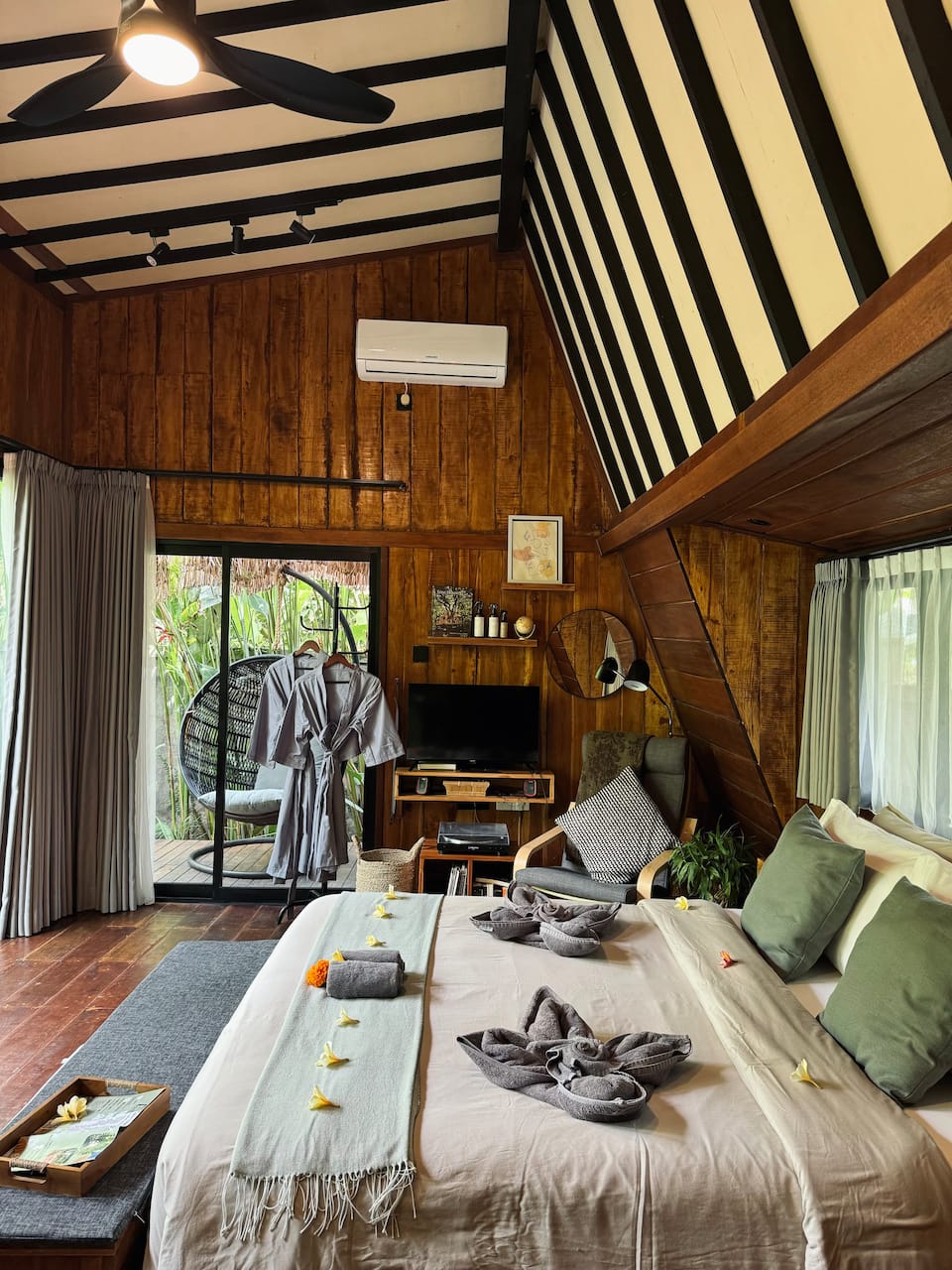 A reclaimed-wood cabin in the Balinese jungle, Tampaksiring, Bali, Indonesia, photo 5 of 10