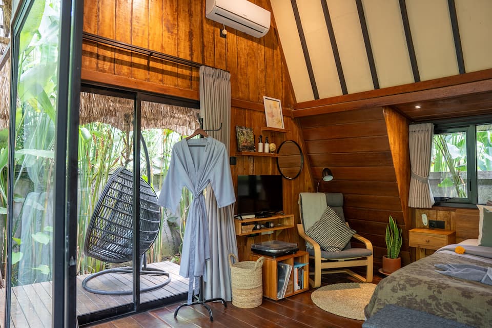 A reclaimed-wood cabin in the Balinese jungle, Tampaksiring, Bali, Indonesia, photo 4 of 10