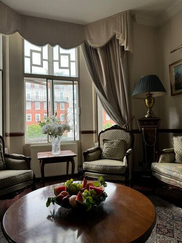 Baker Street 3 bedroom and 3 bathroom apartment