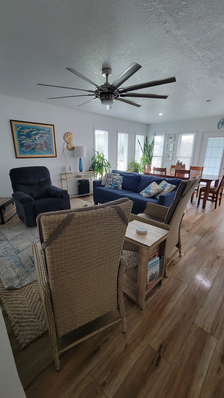 The Laguna Lure: Cozy Coastal Escape On A Canal! - Corpus Christi, TX