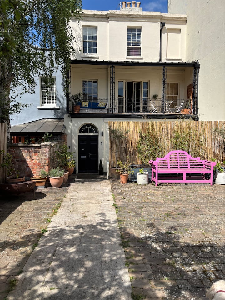Berkeley Lawn - Fine Elegance