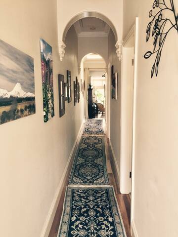 Gorgeous Balmain cottage gallery image 2