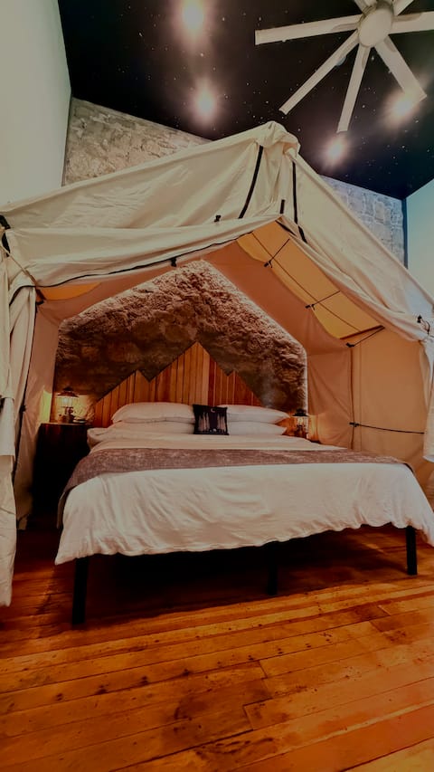 Sawtooth Camp: Indoor Tent + Stary Sleep