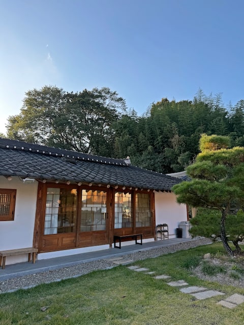 Love House: Private house, beam projector, indoor spa for 2-3 people, kitchen, barbecue area & fire