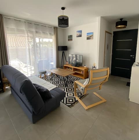 Popular Airbnb listing: Iban Apartment 1 km from the beaches in Mimizan
