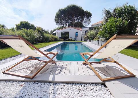 Entire accommodation and pool, quiet and comfortable