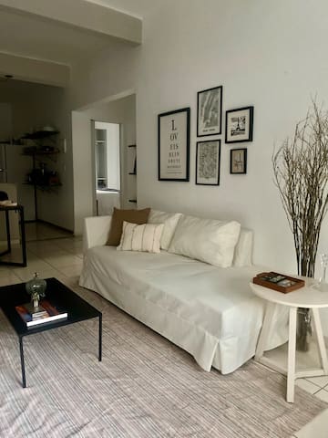 Conforto na quadra da praia de Copacabana /posto 6