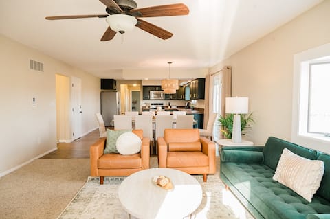 Relaxing Estate Getaway•Hot Tub+Fire Pit Near YS