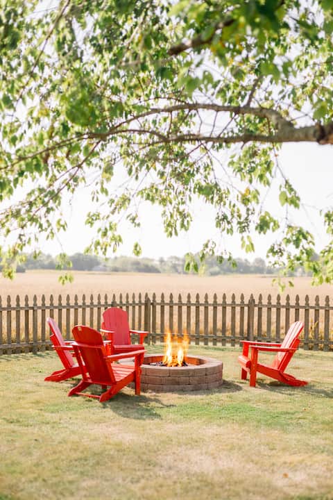 Relaxing Estate Getaway•Hot Tub+Fire Pit Near YS