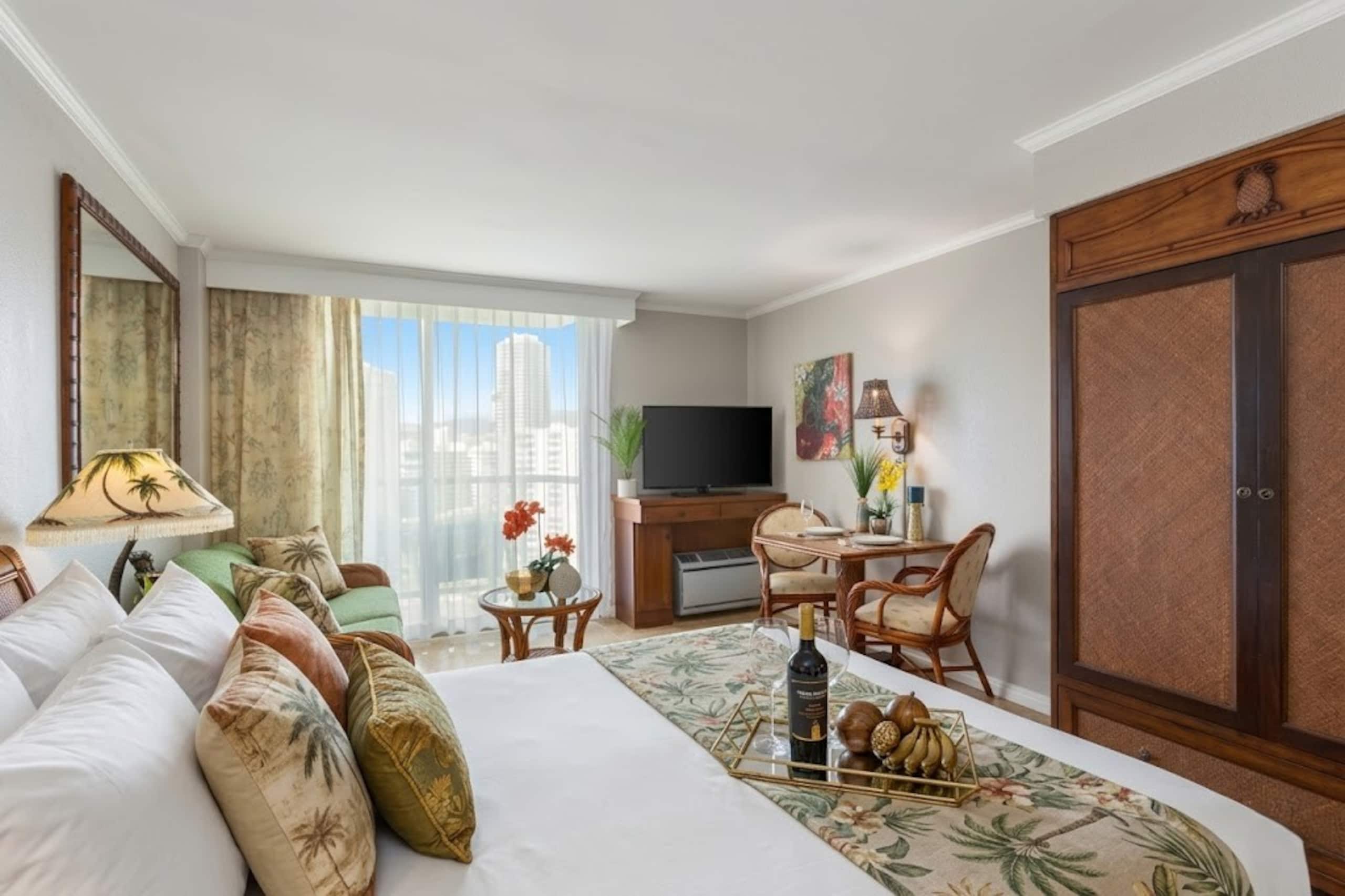 Waikiki Cozy and Spacious Studio with Balcony - Image 2