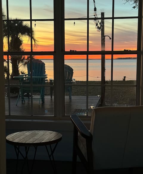 Bay Beach Bungalow waterfront family vacation home