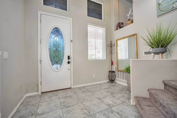 Dream Villa 2 Big master Bedrooms! Strip view! gallery image 5