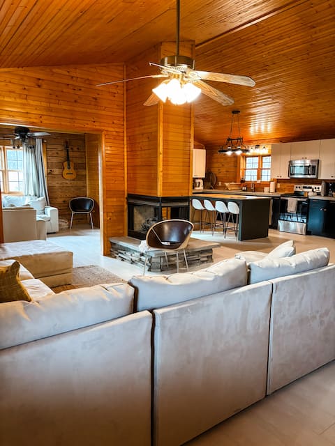 Rio Cruz Retreat • Waterfront Cabin in Nature