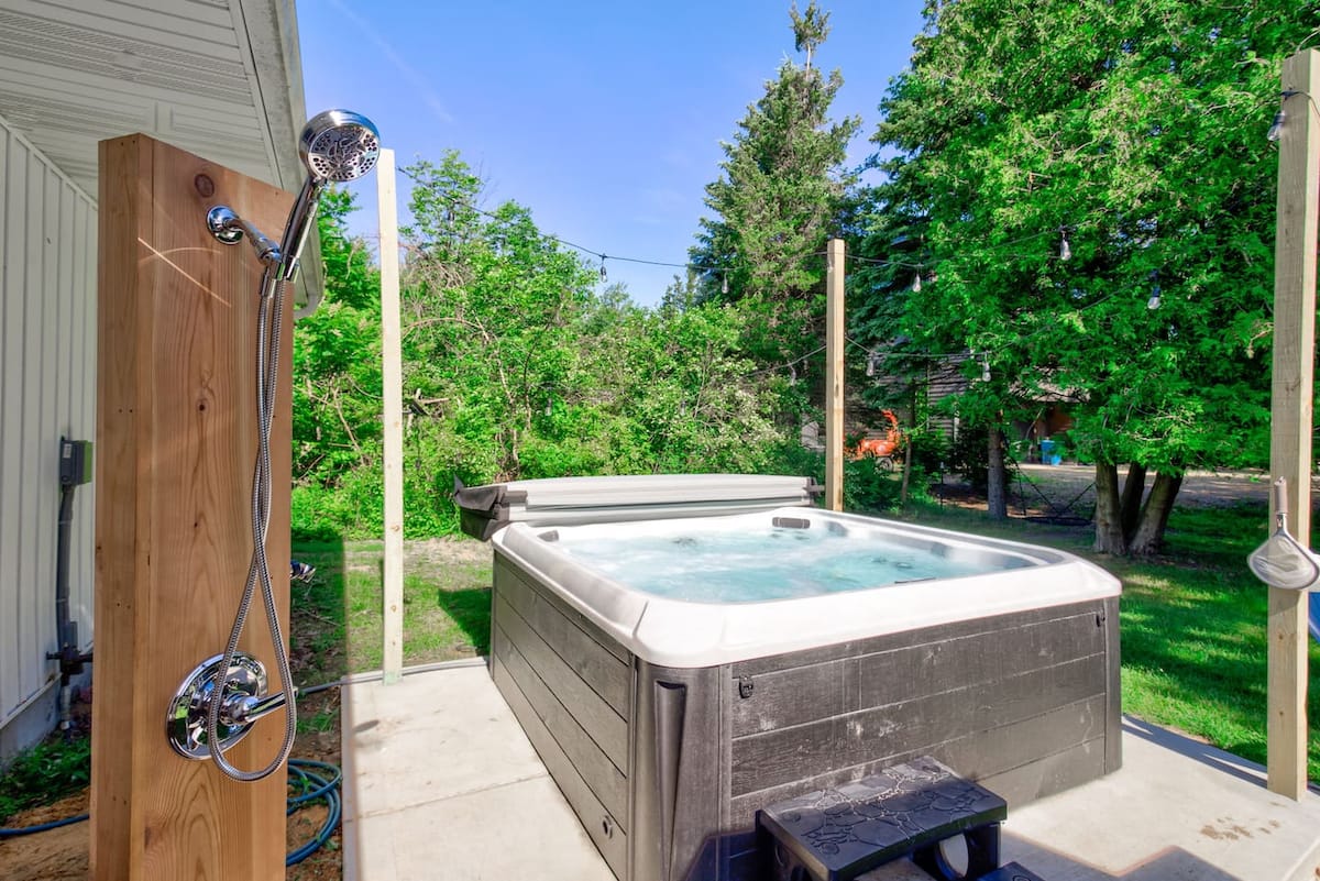 Airbnb hot tub photo