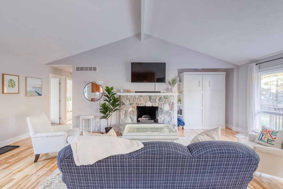 Airbnb living room photo