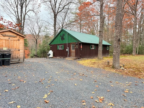 Private cabin on River! 20 min to Moosehead region